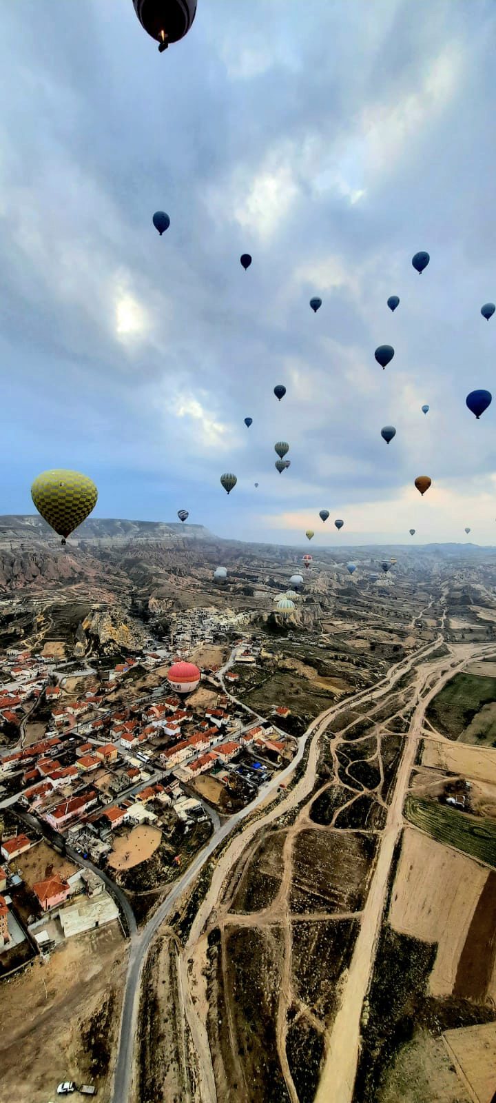 Widok z balonu podczas przelotu nad Kapadocją