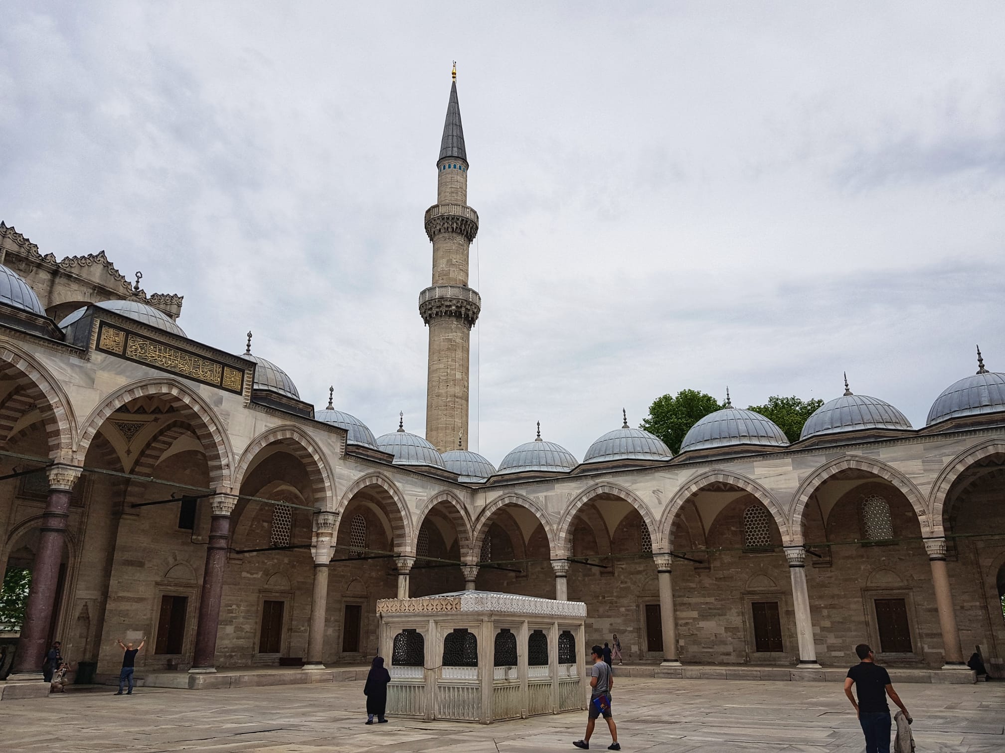 Meczet Sulejmana dziedziniec