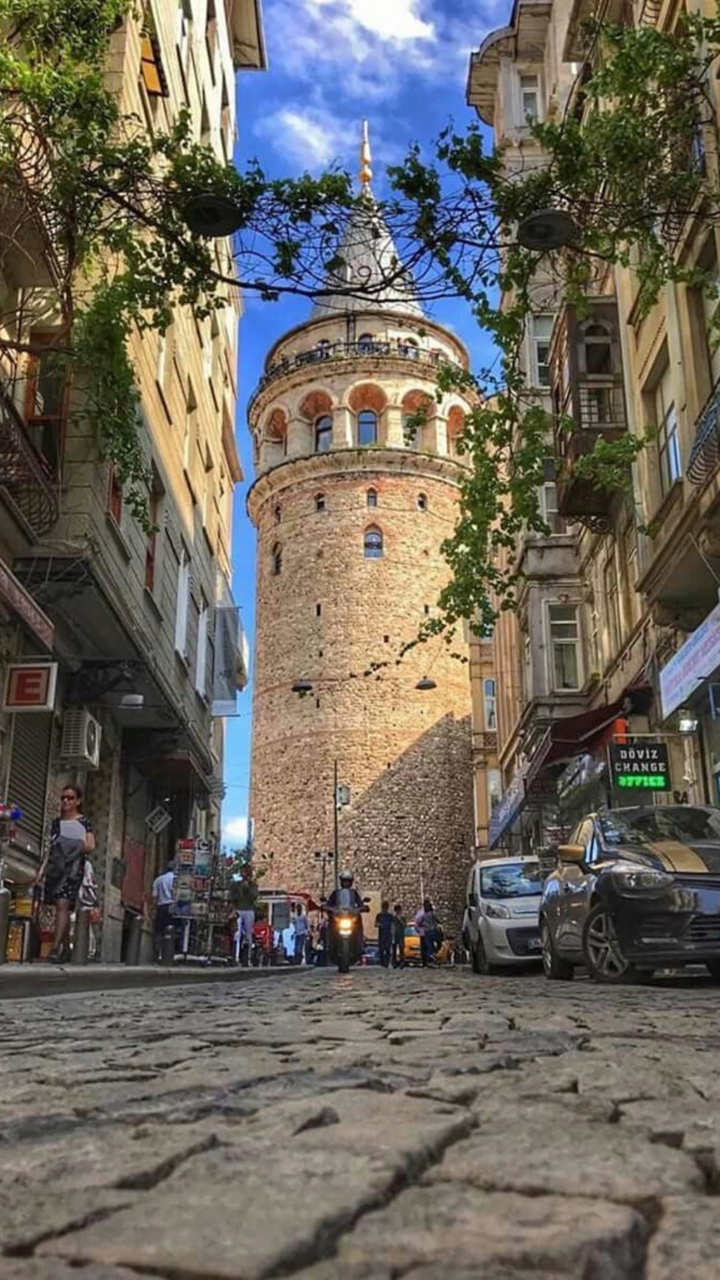 Wieża Galata widok z uliczki