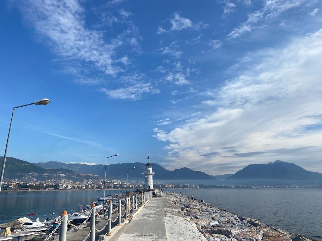 Alanya Zimą widok na port i latarnię