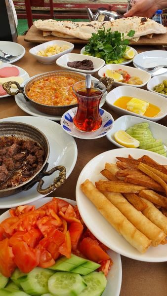 zjedz z nami tureckie śniadanie