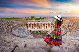 widok na ruiny teatru w Hierapolis